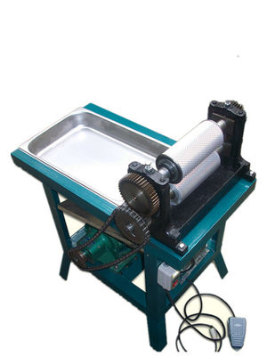 comprar Embalagem elétrica de cera de abelha Press Comb Emboss Usado Apicultura Equipamento Alumínio Ligação Roller Embalagem máquina de fundação de cera de abelha fabricação em linha