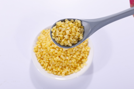 A cera de abelha amarela pura de 100% granula a cera branca do grânulo para o alimento e a indústria cosmética
