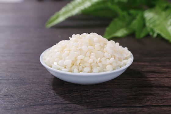 A cera de parafina inteiramente refinada 80# para cosméticos encera a cera Microcrystalline branca das páletes